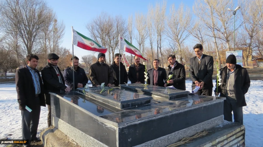 شرکت کارکنان، اساتید و دانشجویان مرکز در راهپیمایی یوم الله دهه فجر و حضور در گلزار شهدا 3